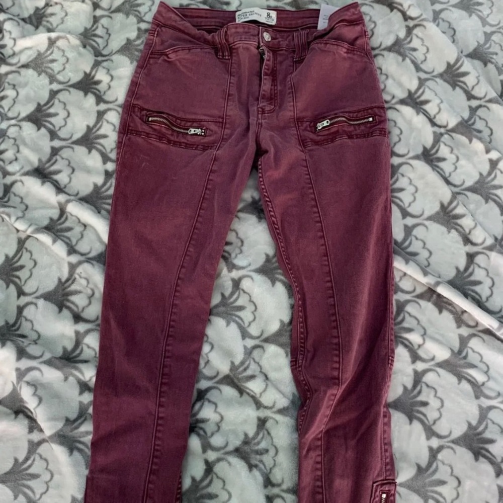Red hollister pants